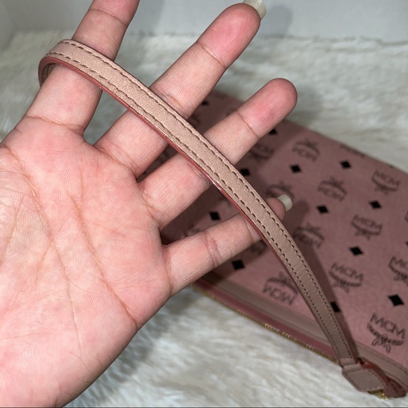 SOLD Authentic MCM Liz Removable Pouch - Picture 15 of 15